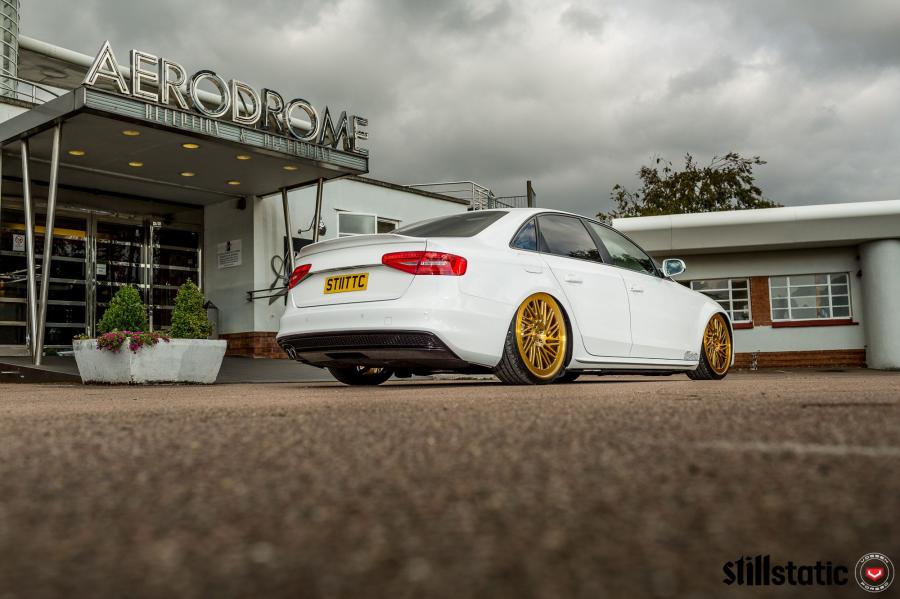  Audi A4 Sedan on Vossen Wheels (LC-105T) 2016 года  (фото 37 из 45)